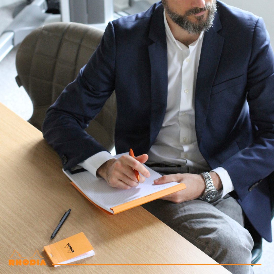 Bloc-notes N°11 agrafé ligné -noir- A7. 80 feuilles (7.4x10.5cm) RHODIA