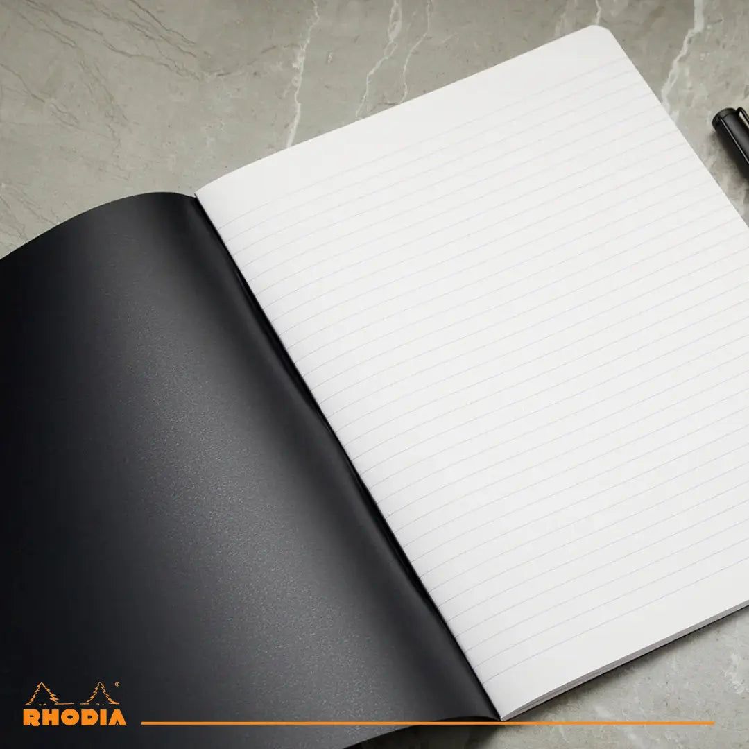 Cahier agrafé ligné -noir- A5. 48 pages (14.8x21cm) RHODIA