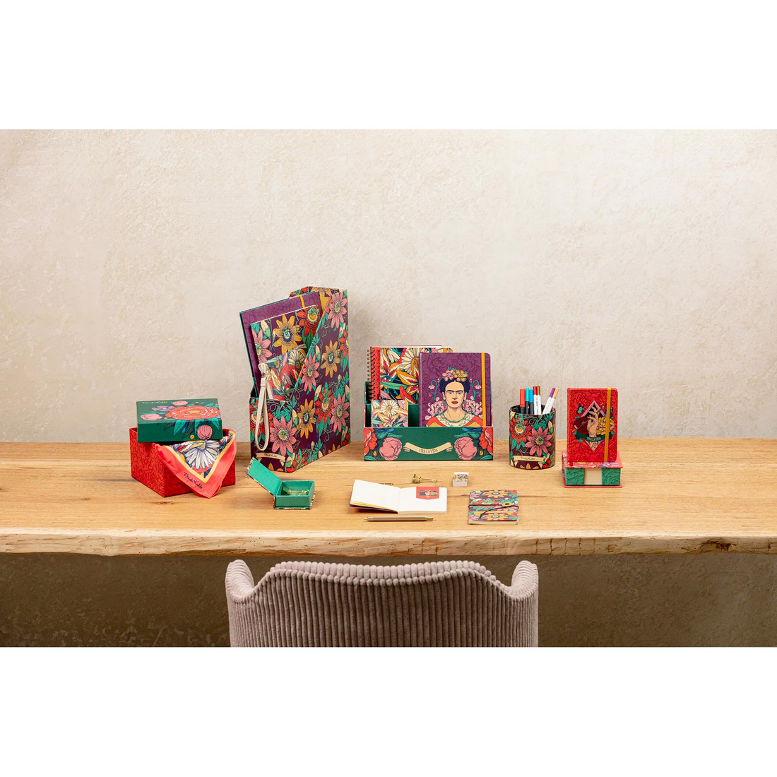 Carnet de notes Frida Kahlo ligné assortis rembordé rigide, marque page, fermeture élastique, 160 pa