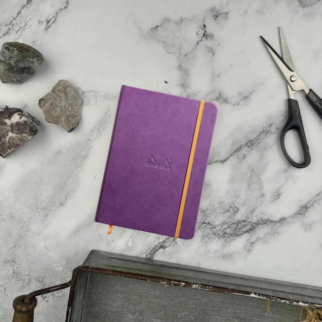 Carnet rembordé rigide ligné -violet- A5. 192 pages (14.8x21cm) RHODIA