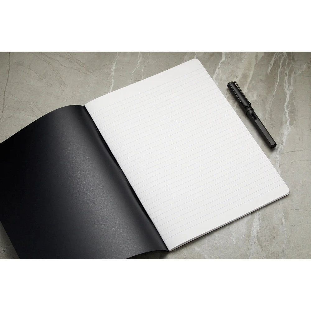 Cahier agrafé ligné -noir- A4. 48 pages (21x29.7cm) RHODIA
