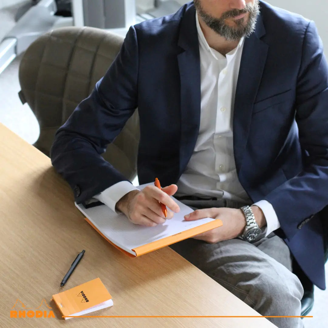 Bloc-notes N°19 agrafé dot -orange- A4+. 80 feuilles  (21x31.8cm) RHODIA