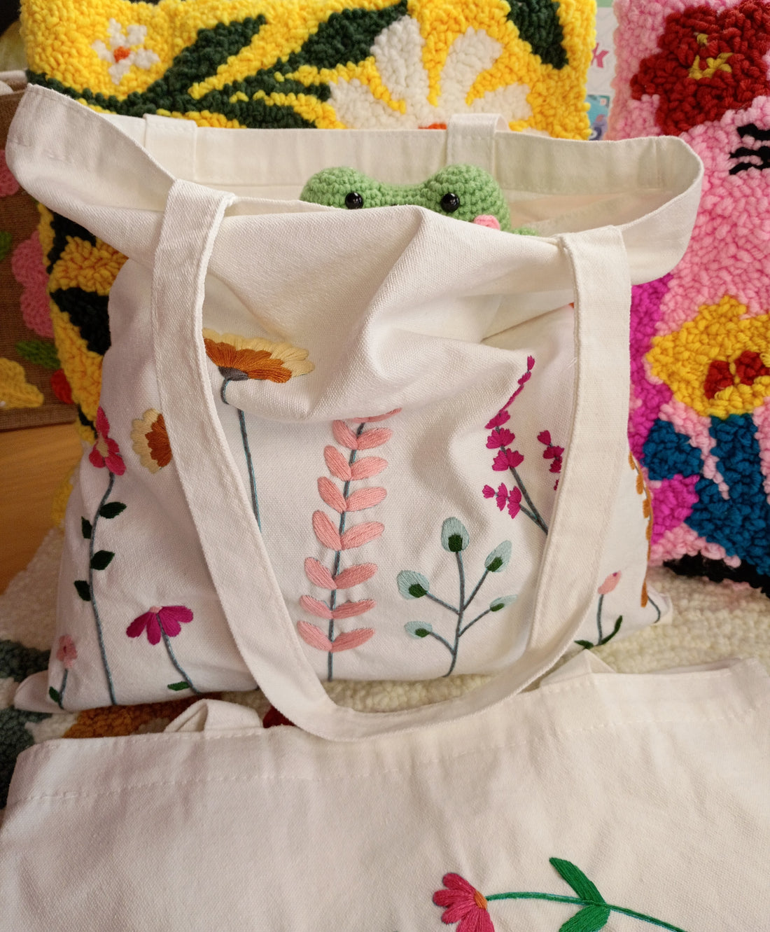 KIT DE BRODERIE – TOTE BAG FLEURS DES PRÉS PBI ART