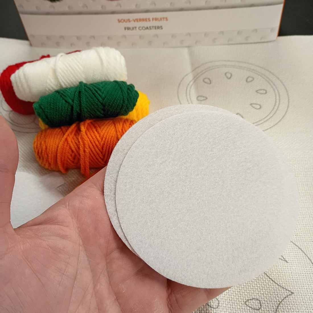 KIT SOUS-VERRES PUNCH NEEDLE – FRUIT by PBI ART