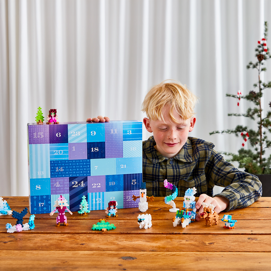 CALENDRIER DE L'AVENT  - L'AVENTURE DES AURORES BORÉALES DU PÈRE NOËL - 600 PIÈCES