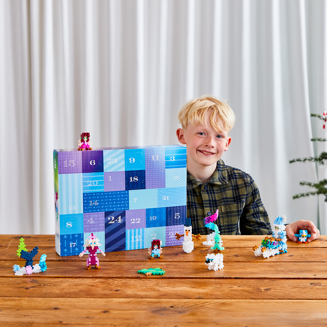 CALENDRIER DE L'AVENT  - L'AVENTURE DES AURORES BORÉALES DU PÈRE NOËL - 600 PIÈCES