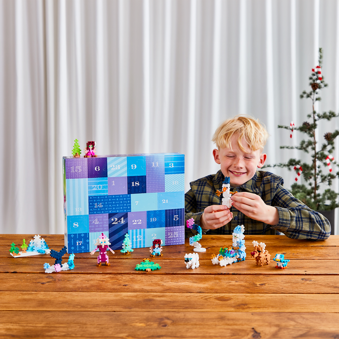 CALENDRIER DE L'AVENT  - L'AVENTURE DES AURORES BORÉALES DU PÈRE NOËL - 600 PIÈCES