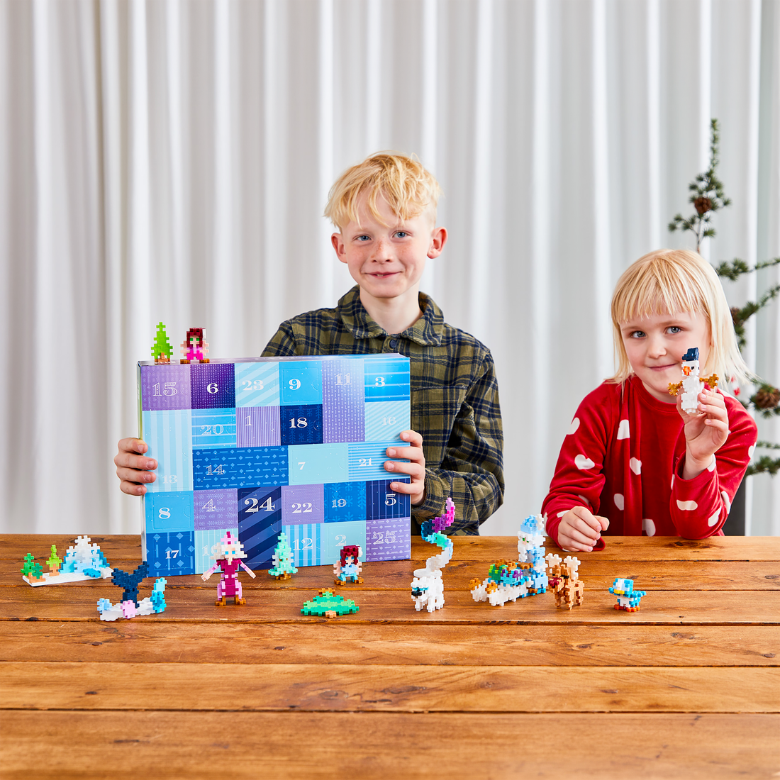 CALENDRIER DE L'AVENT  - L'AVENTURE DES AURORES BORÉALES DU PÈRE NOËL - 600 PIÈCES