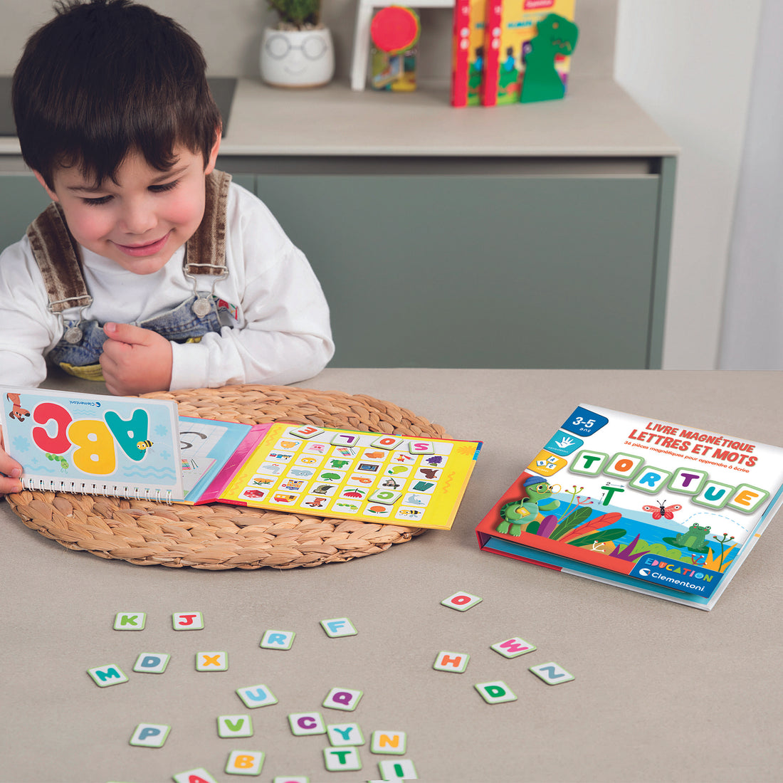 MAGNETIC TRAVEL BOOK LETTERS