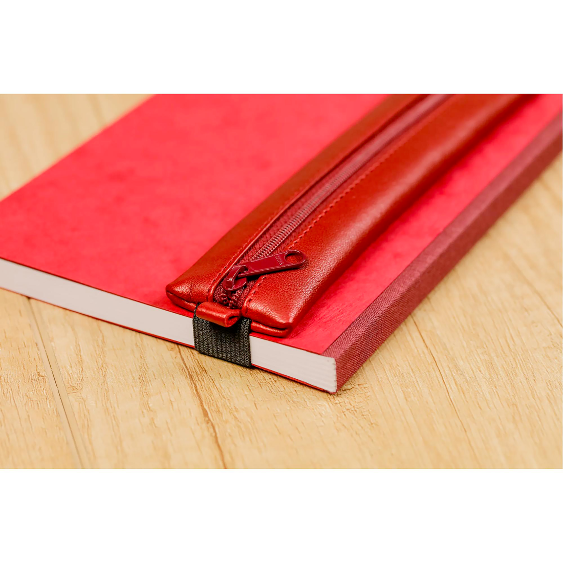 Trousse à crayons plate Age Bag en cuir pour cahier rouge (20x4.5cm)