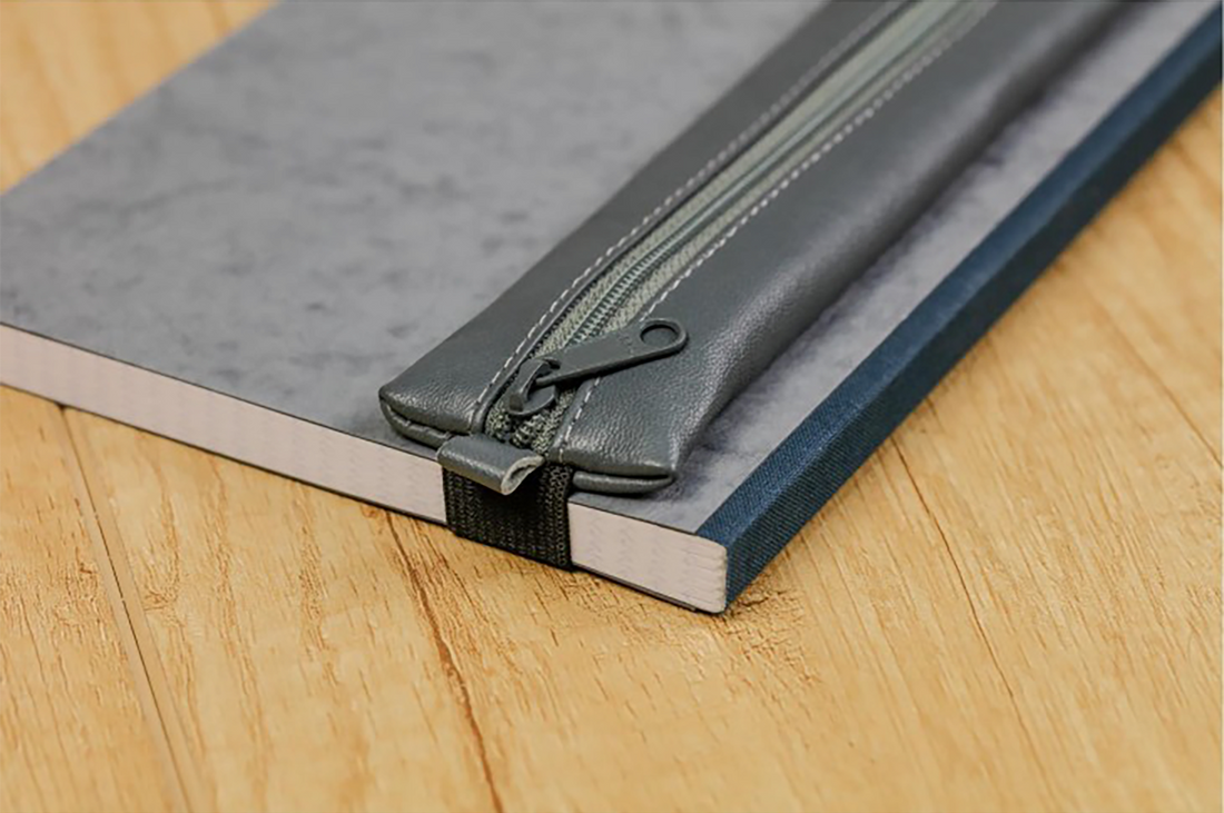 Age bag trousse plate en cuir pour cahier -gris (20x4.5cm) CLAIREFONTAINE