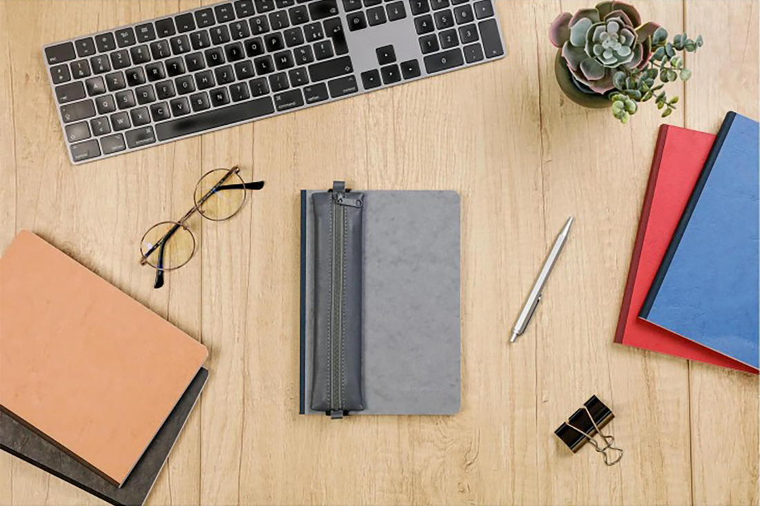 Age bag trousse plate en cuir pour cahier -gris (20x4.5cm) CLAIREFONTAINE
