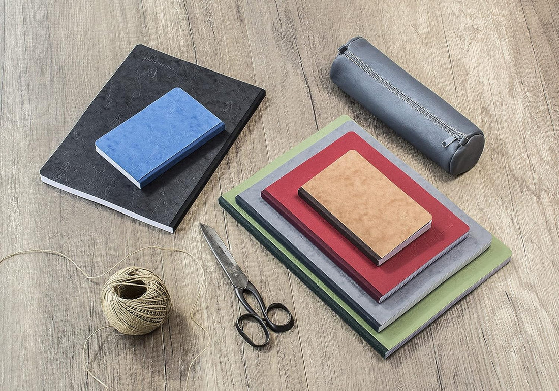 Cahier Agebag Graphique Quadrillé 5/5 Noir Spirale 100 pages A5 (14,8 × 21 cm)