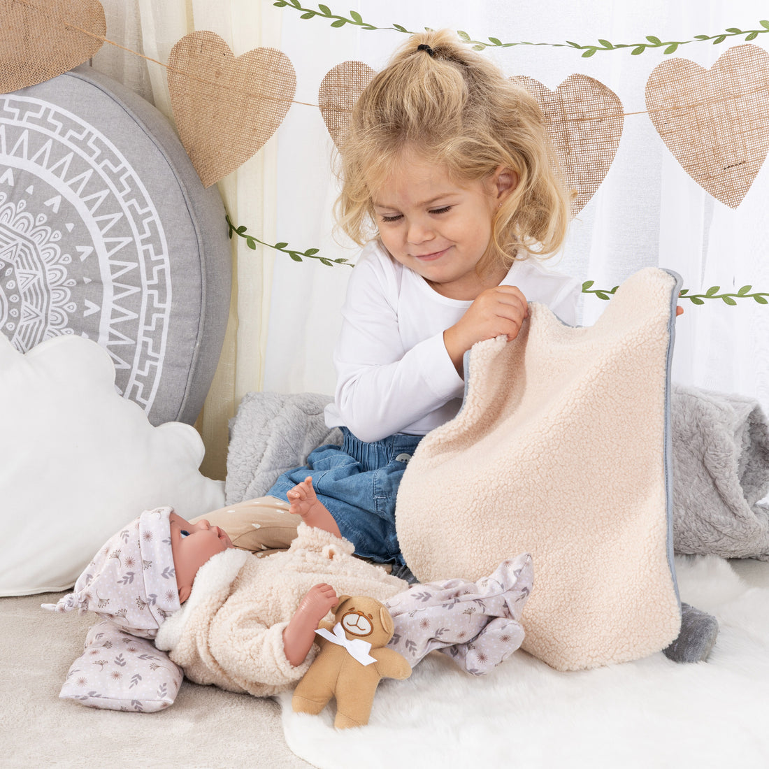 POUPÉE REBORN BABY AVEC COUVERTURE ET OREILLER - 38 CM