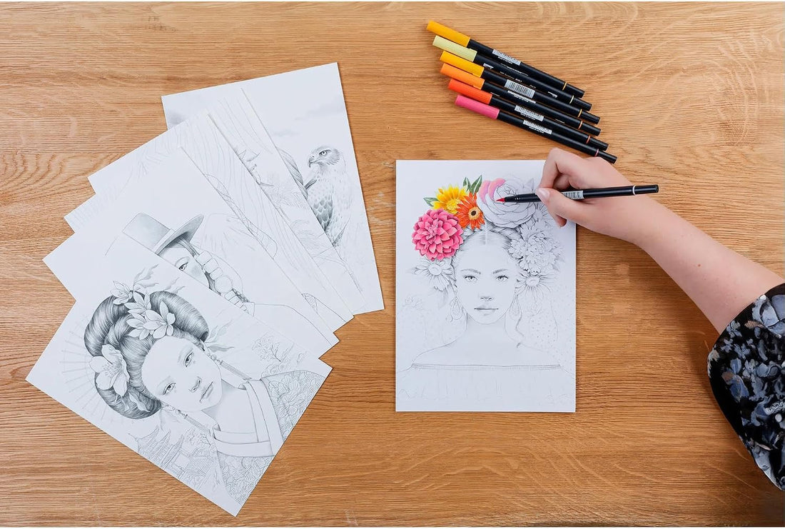 Bloc de coloriage multi-techniques ODELIA 250G, Les femmes 20 feuilles A4 by CLAIREFONTAINE