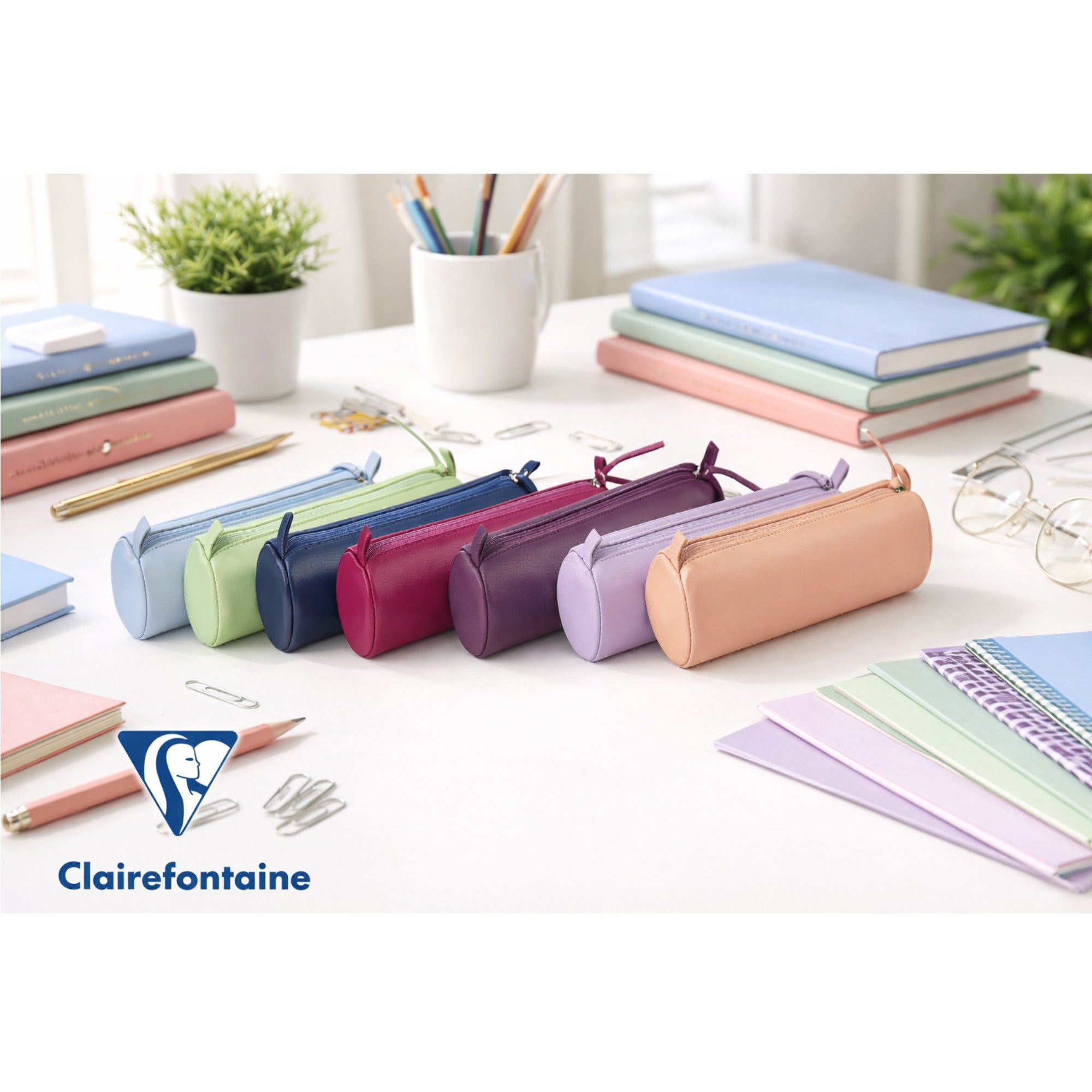 Trousse à crayons ronde cuir teinté violet (5.5x22cm)