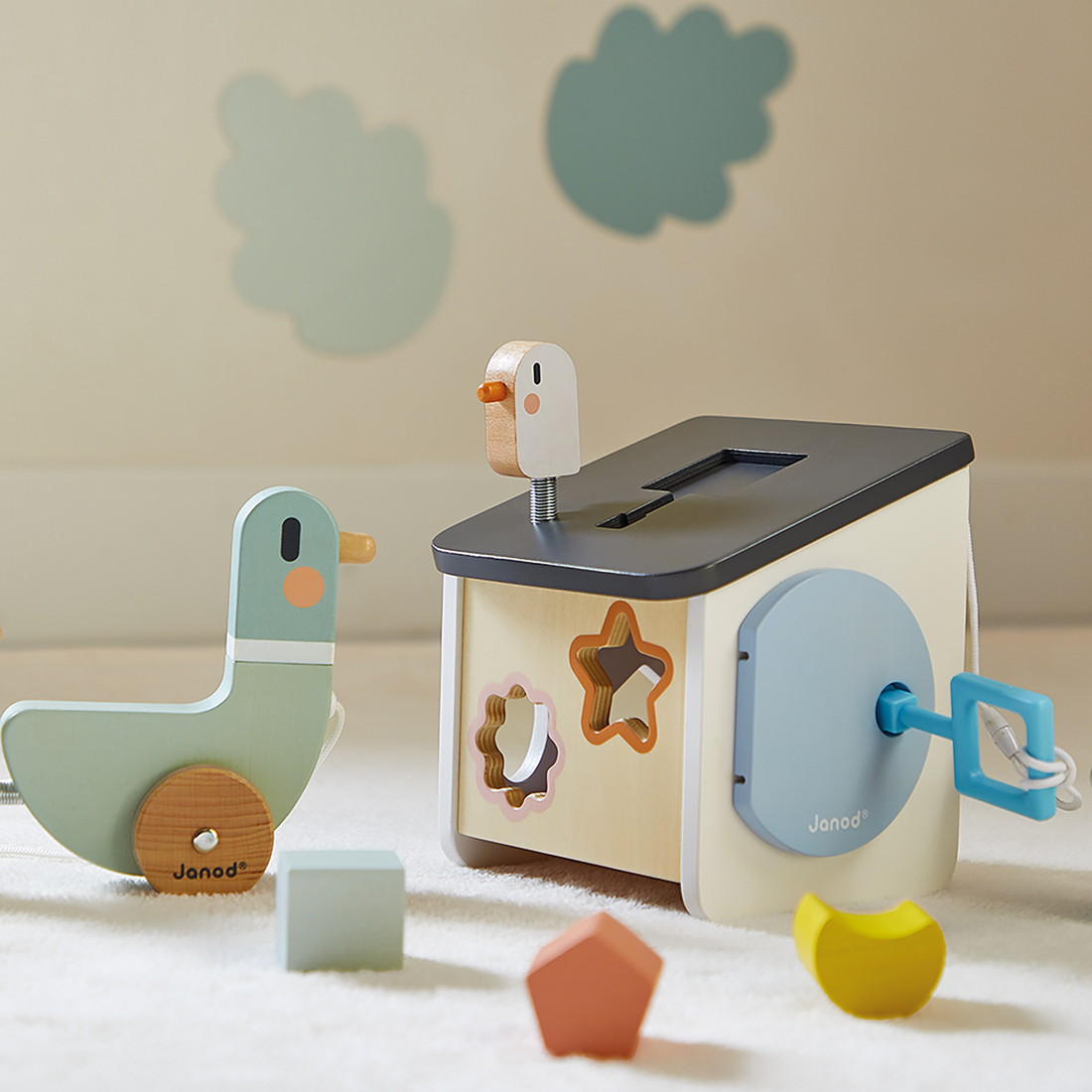 SWEET COCOON: TRIEUR DE FORMES EN CABANE D'OISEAUX JANOD