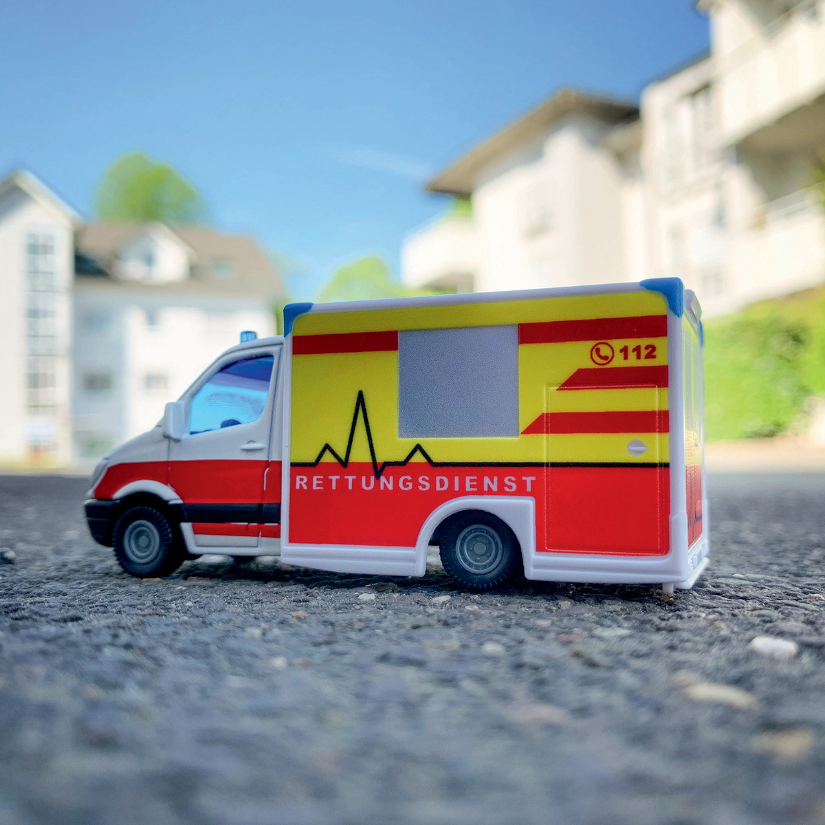 AMBULANCE - SIKU