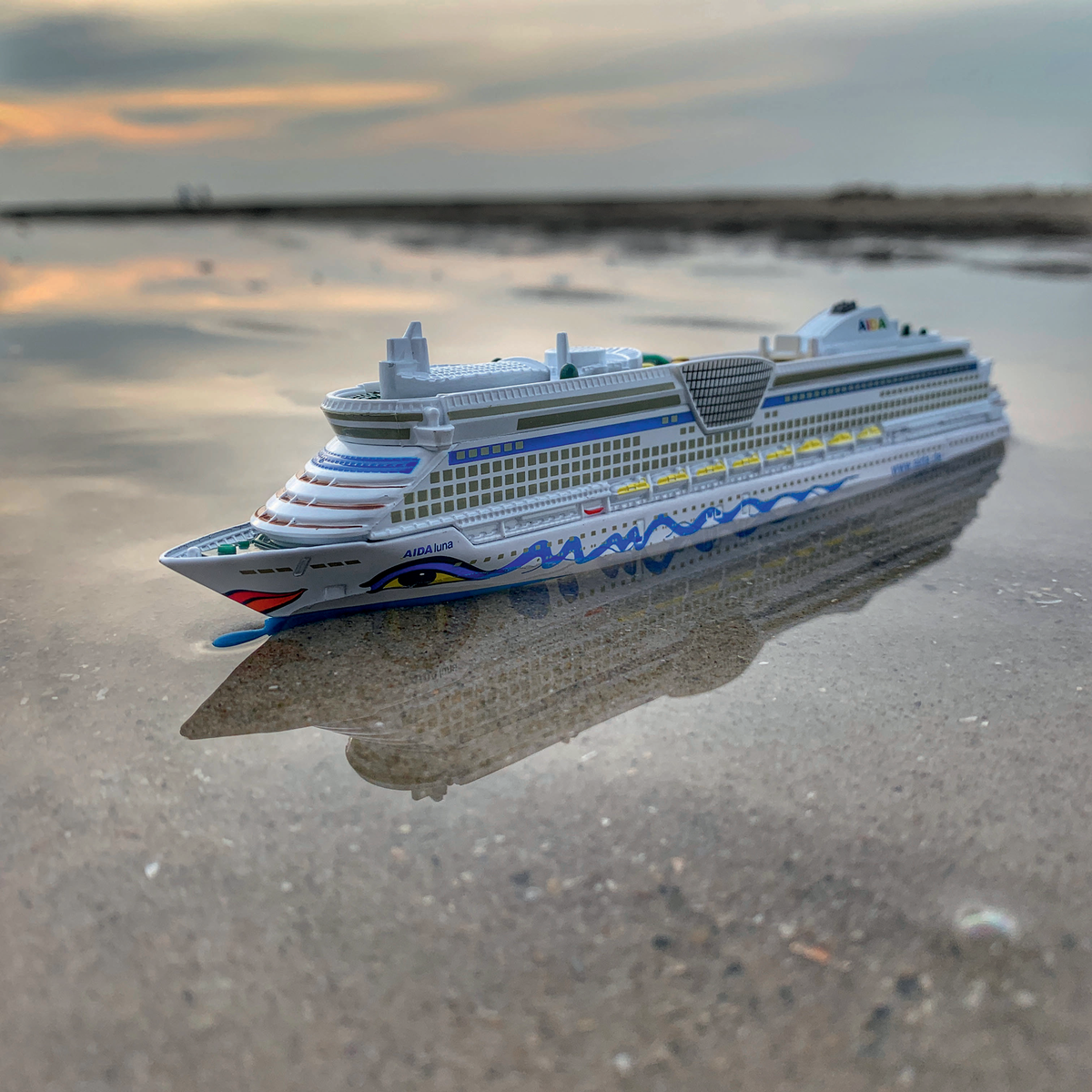 BATEAU DE CROISIÈRE AIDA (1:87) - SIKU